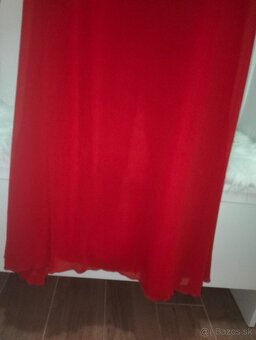 Šifónové spoločenské šaty na ramienka - 10