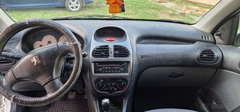 Peugeot 206sw 1.4i - 10