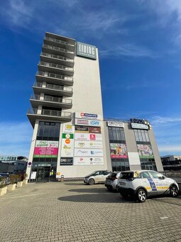 Prenájom 200m2 obchodných priestorov, prízemie Living centra - 10