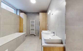 CENTRUM jedinečný 2 izb.byt s predzáhradkou 92 m2 - 10