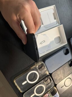 Predám iPhone 15, rok a pol používaný, top stav + 6 obalov - 10