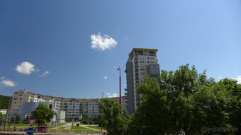 1izb. byt 38m v tom loggia 7m, Karloveská ul.,4/7p., pivnica - 10