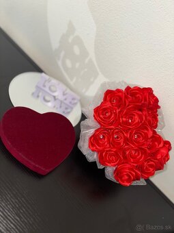 Box/kytica ruží zo saténových stušiek - 10