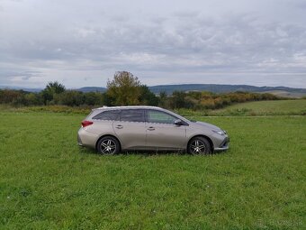 Toyota Auris Touring Sports - 10