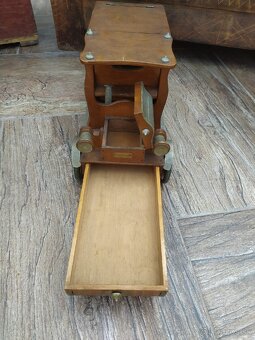 Zásobník na cigary drevené auto - 10