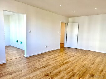 NOVÁ REKONŠTRUKCIA Veľký 2-izbový byt, loggia - 10