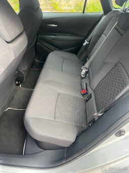 Predám Toyotu Corollu Hybrid. Možný odpočet DPH. - 10
