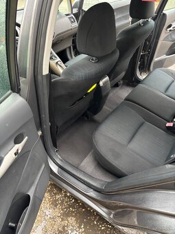 Toyota Auris 1.6 benzín 91kw - 10