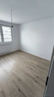 Parkety Krono Original H2O Floor K406 Eurus Oak - nepoužíté - 10