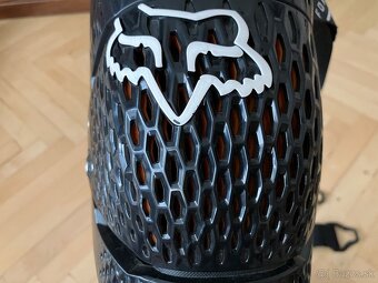 FOX chrániče kolien TITAN PRO D3O black - 10