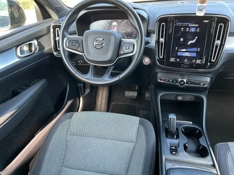 Volvo XC40 D3 Momentum A/T -- 2020 - - 10