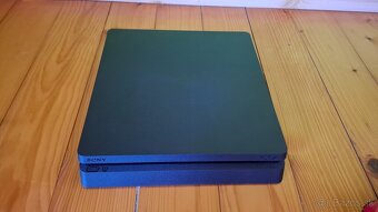 PS4 Slim 500 GB ako nová + 2 ovládače + kamera, top stav - 10