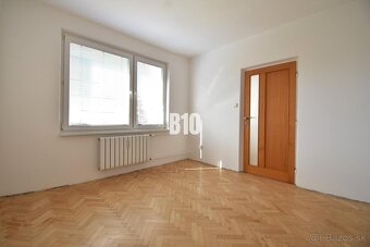 Priestranný 4 izbový byt na dobrej adrese - 10