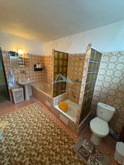 Trojpodlažný rodinný dom v kúpeľnom meste Dudinciach - 10