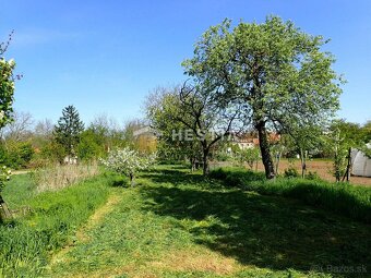 Starší rodinný dom s veľkým pozemkom 1301 m2 Štefanov - 10