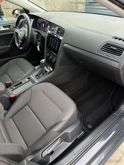 VW Golf E-GOLF Comfortline 100kW 2021 VIRTUAL/MÓDY/FRONT - 10