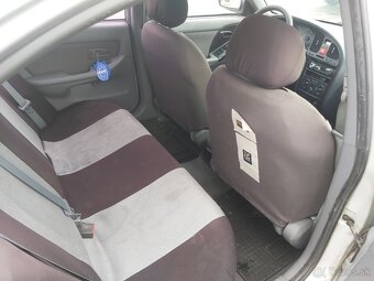 Hyundai Elantra 1.6i 16V Comfort - 10