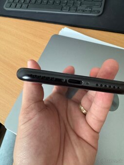 iPhone se 2020- batéria 87% - 10