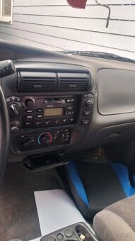 Ford Explorer rok 2001 152kw - 10