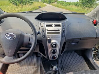 Toyota yaris 1.3 T 5D - 10