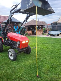 predám traktor s vlečkou, nakladačom,žeriavom a lyžinami - 10