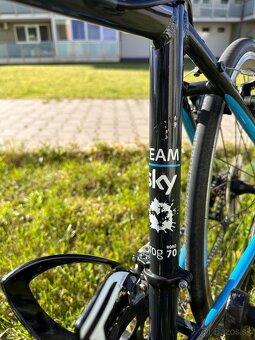 Predám cestný bicykel Frog Road 70 Team Sky edition - 10