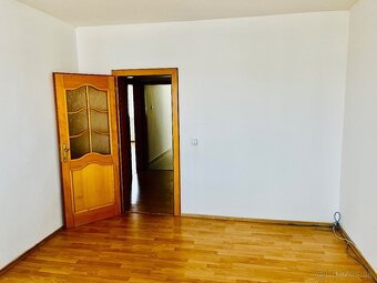 PRIESTRANNÝ 3 izbový byt, 79m2, Sídlisko II, HE - 10