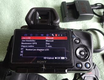 Predám jap. SONY SLT-A55V s objektívom, nabíjačkou, atď... - 10