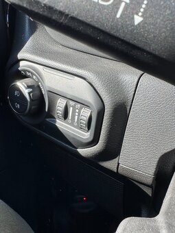 Predám Jeep WRANGLER - 10