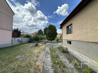 Samostatne stojaci RD na priestrannom pozemku, obec Šurany - 10