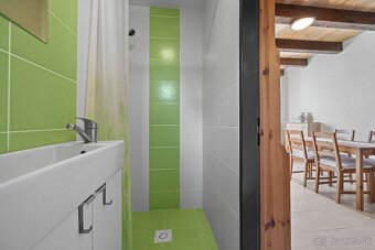 PREDAJ:novopostavená chata,386m2 pozemok, parkovanie - 10