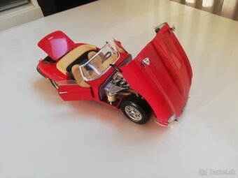 1:18 JAGUAR E type, cervena Bburago - 10