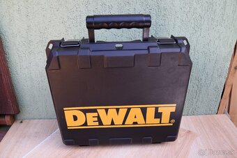 Priamočiara píla Dewalt 323 K - 10