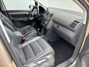 Volkswagen Touran 1.6TDI Highline Panorama 7-miestne - 10