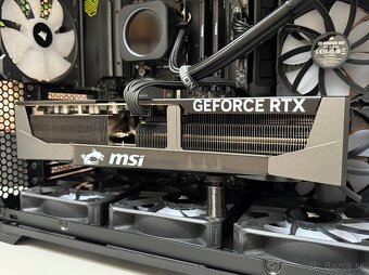 Ryzen 9 9950X3D\96GB\RTX 5090\SSD\1200W Zdroj - 10