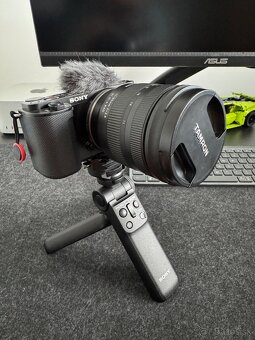 Sony ZV-E10 + Tamron 11-20 + Sony grip - 10