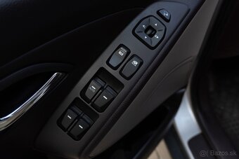 Hyundai ix35 2.0 CRDi VGT Premium 4x4 A/T 2010 - 10