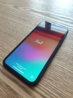 iPhone XR black - super stav + v záruke - 10