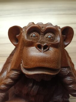 Drevená,ručne vyrezávaná soška OPICE z exotického dreva Suar - 10