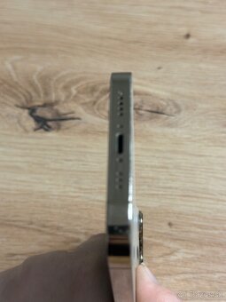 Predám Apple IPhone 13 PRO 256GB Gold Bežné Známky - 10