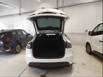 Tesla Model Y 2023 LR SoH 92 % / servis 5 ročná záruka / - 10