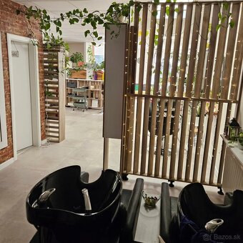 ODSTÚPIM zabehnutý kadernícky salón s novým HEAD SPA
- 10