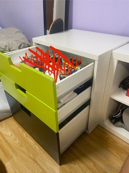 Predám posteľ, záhlavný nočný stolík a komodu. (Set) - 10