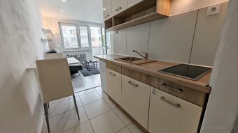 Zariadená moderná garsónka s balkónom - Chočská - 10