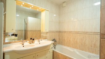 ⌂ZNÍŽENÁ CENA Predaj // 4-izbový rodinný dom 301 m² //VRÚTOC - 10
