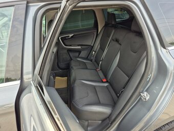 Volvo XC60 D4 2.4L Drive-E Momentum Geartronic AWD - 10