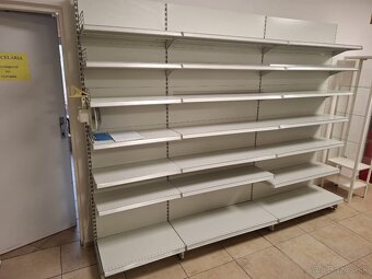 Predám vybavenie predajne - obchodné regále, vitríny, košíky - 10