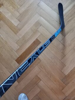 Predám spájanú hokejku BAUER nexus - 10