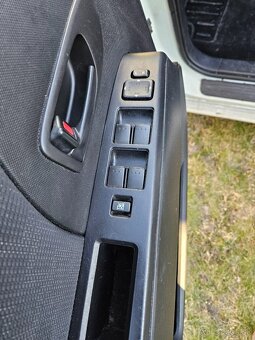 Mazda 5 1.8 benzin 7 miestna - 10