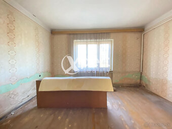 NOVÁ CENA Na predaj stavebný pozemok 1871 m2 so starším r - 10